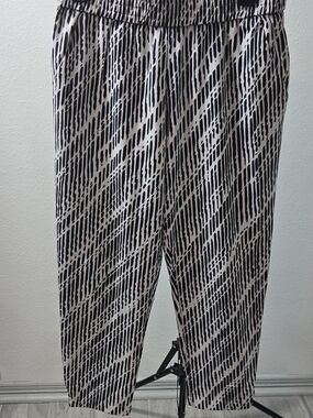 Black & White Printed Women’s Casual Pants